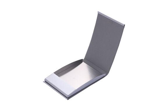 Metalen / PU visitekaartjehouder met snap sluiting Professionele en elegante ontwerp