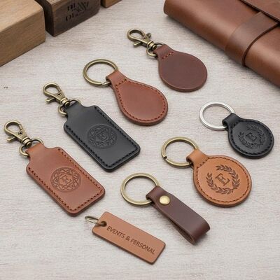 Goede prijs Sleutelhanger Lederen Sleutelhangers Met Laser Gravure Logo Aanpassing Kies Gravure Of Embossing Perfect voor evenementen en persoonlijke online
